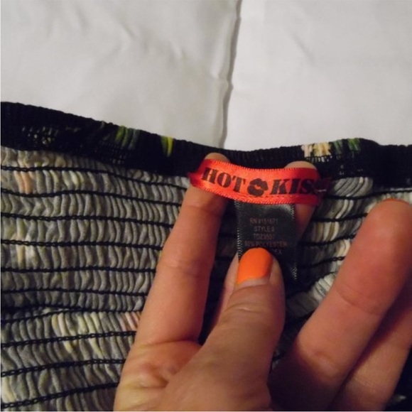 🦄6 Items for $20🦄 Boho Tropical Floral top - Picture 4 of 4